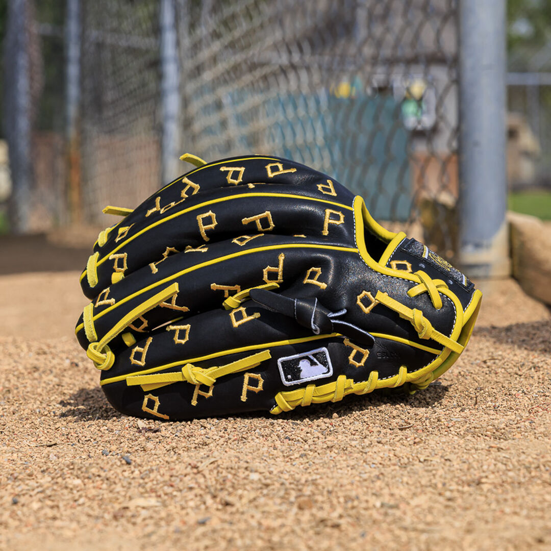 Pittsburgh Pirates Heart of the Hide 11.75-Inch Infield Glove - Rawlings