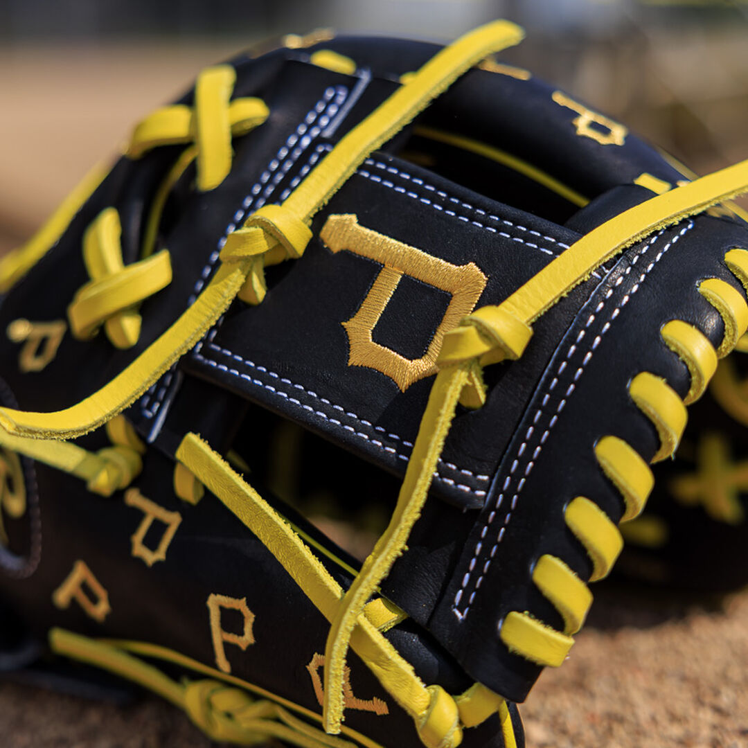 Pittsburgh Pirates Heart of the Hide 11.75-Inch Infield Glove - Rawlings