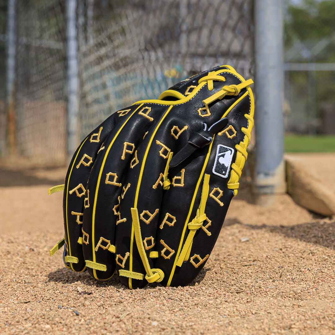 Pittsburgh Pirates Heart of the Hide 11.75-Inch Infield Glove - Rawlings
