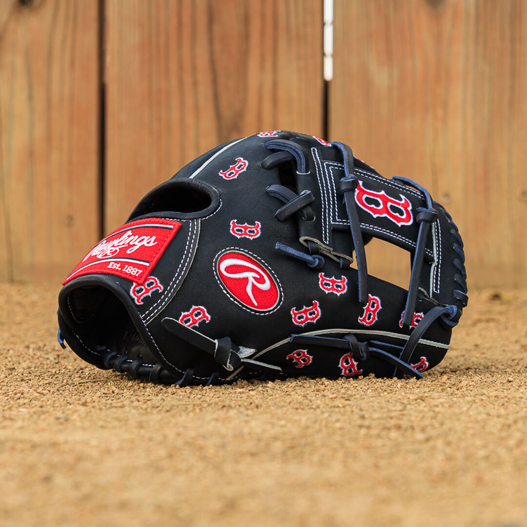 Boston Red Sox Heart of the Hide 11.75-Inch Infield Glove - Rawlings