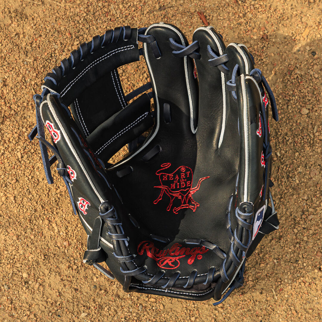 Boston Red Sox Heart of the Hide 11.75-Inch Infield Glove - Rawlings