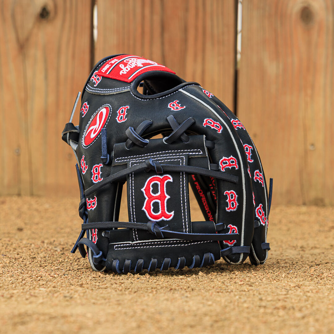 Boston Red Sox Heart of the Hide 11.75-Inch Infield Glove - Rawlings