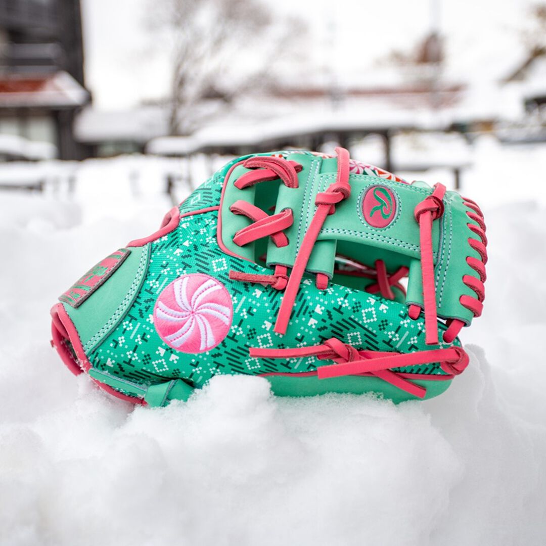 Exclusive Heart of the Hide 11.5-Inch Holiday Glove Right Hand Throw - Rawlings