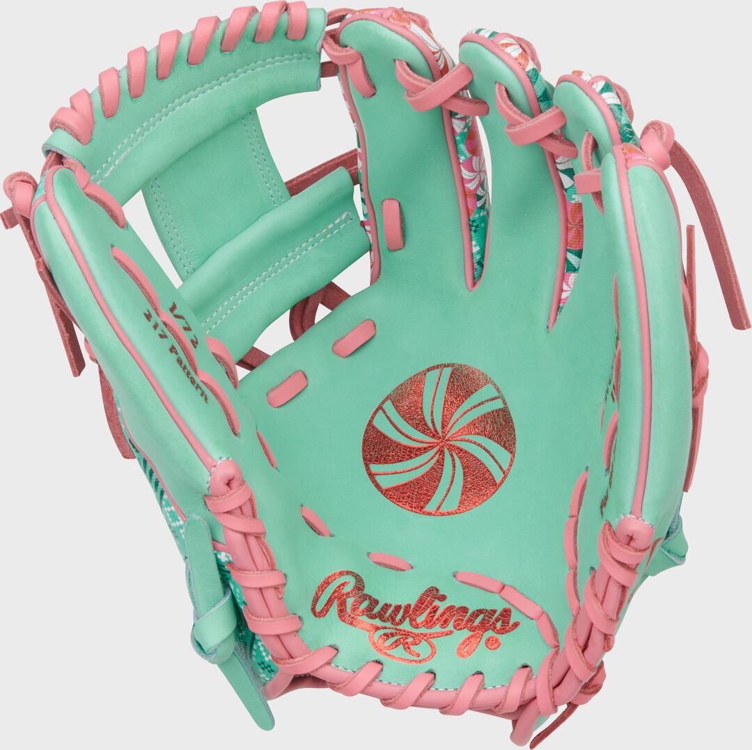 Exclusive Heart of the Hide 11.5-Inch Holiday Glove Right Hand Throw - Rawlings