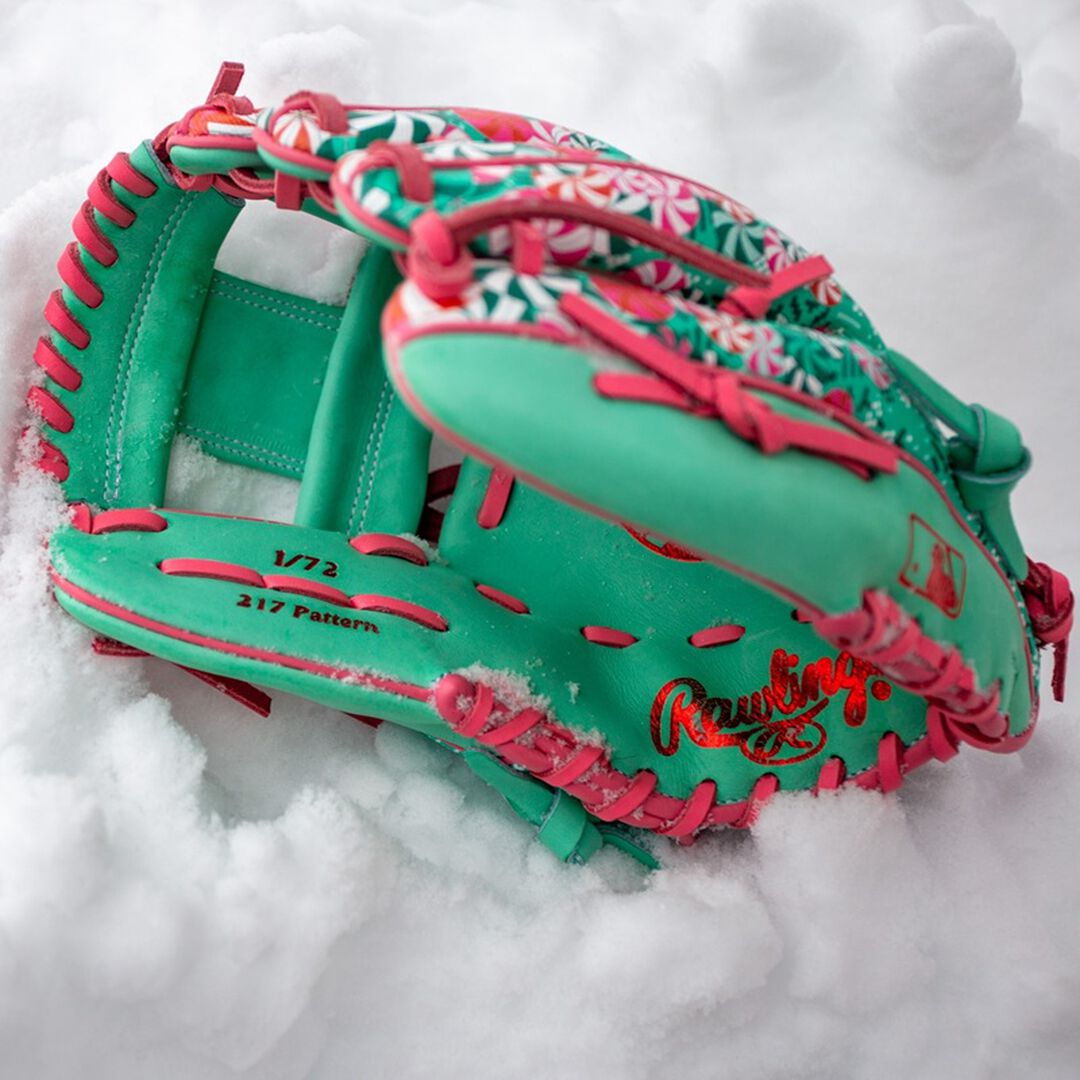 Exclusive Heart of the Hide 11.5-Inch Holiday Glove Right Hand Throw - Rawlings