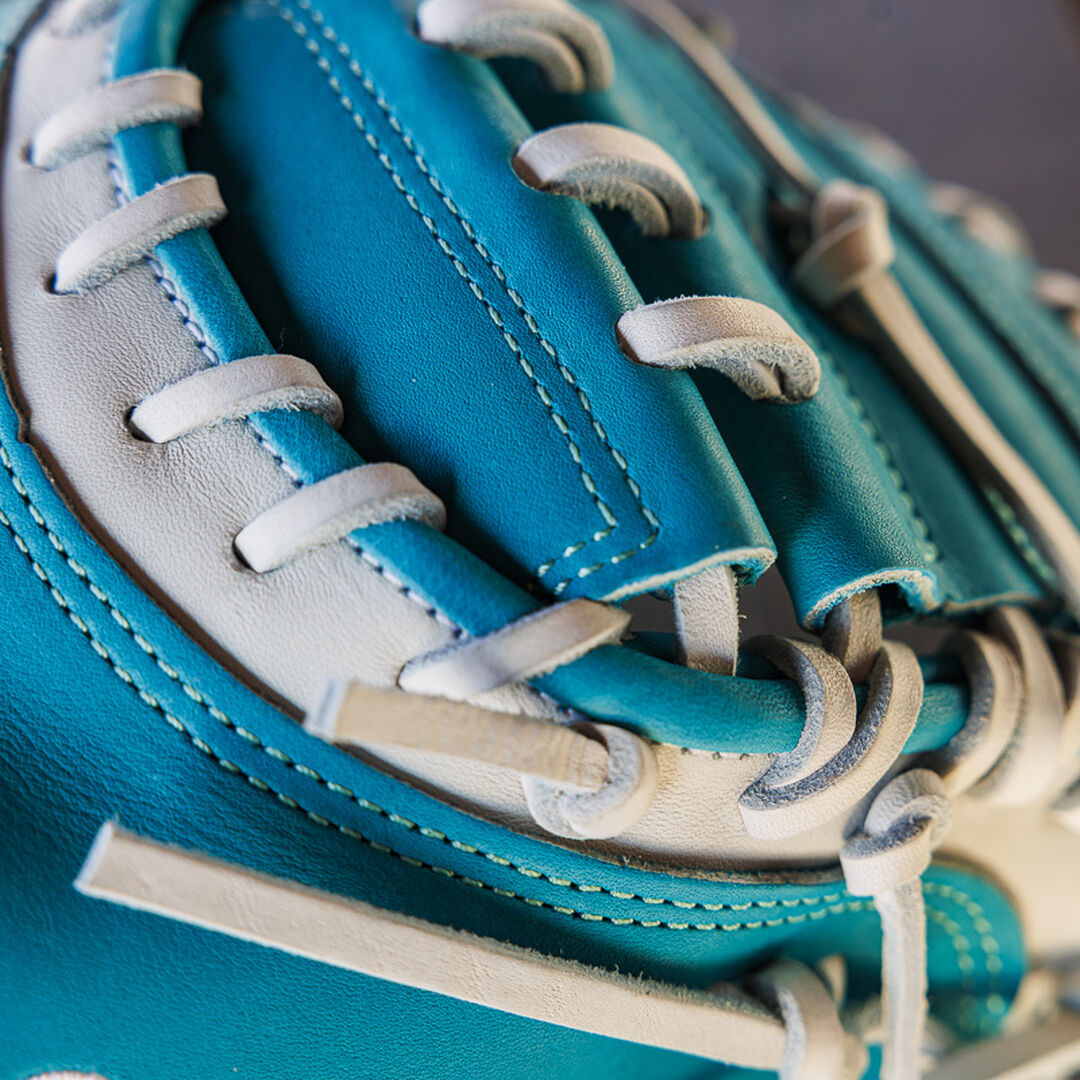 Exclusive 33-inch Rawlings R2G Heart of the Hide Catcher's Mitt - Rawlings