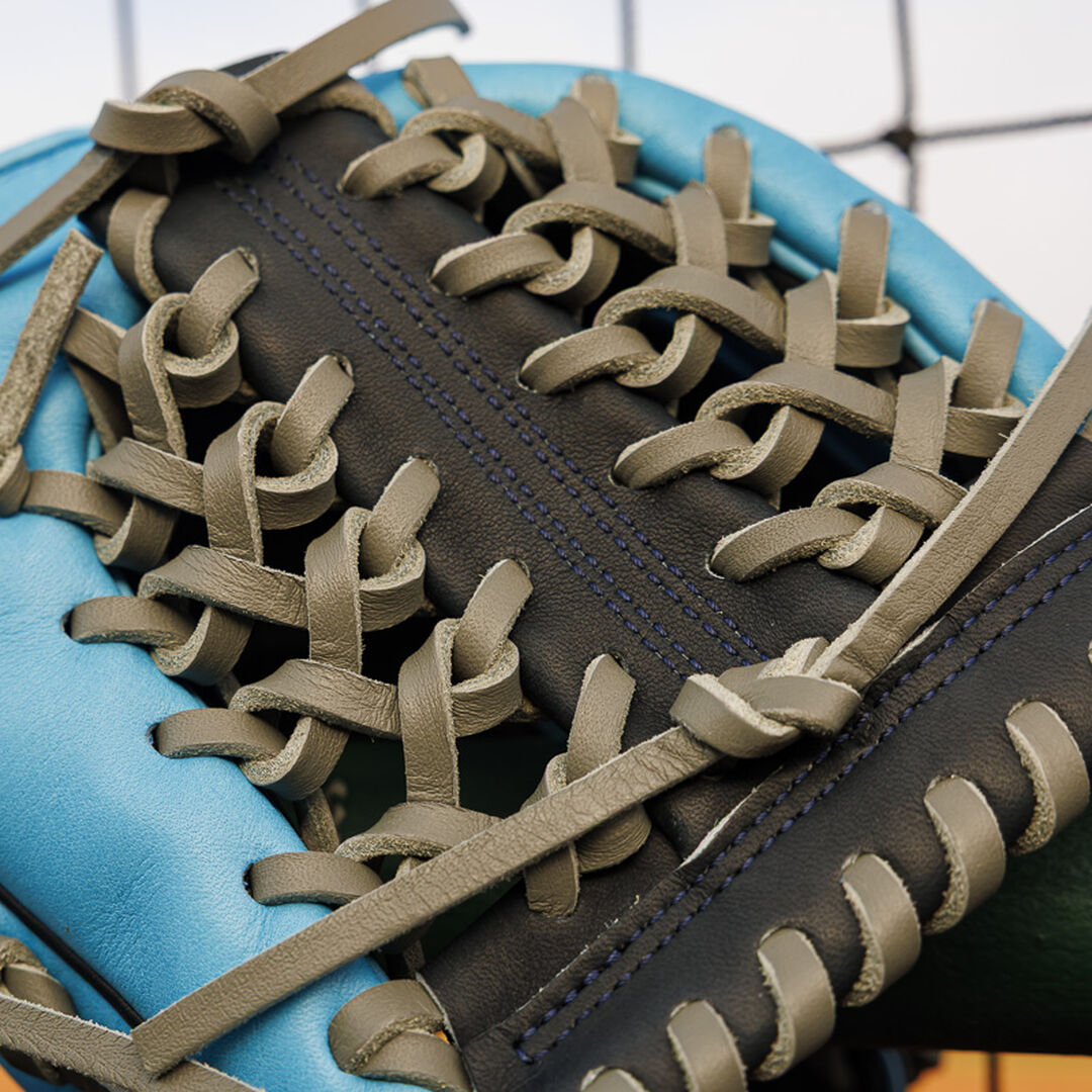 Exclusive Heart of the Hide ContoUR Fit Infield/Pitcher's Glove Right Hand Throw - Rawlings