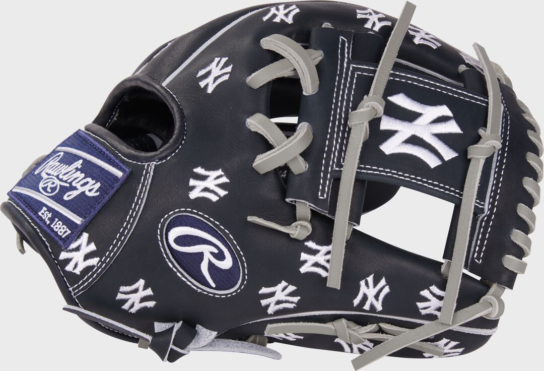 New York Yankees Heart of the Hide 11.75-Inch Infield Glove - Rawlings
