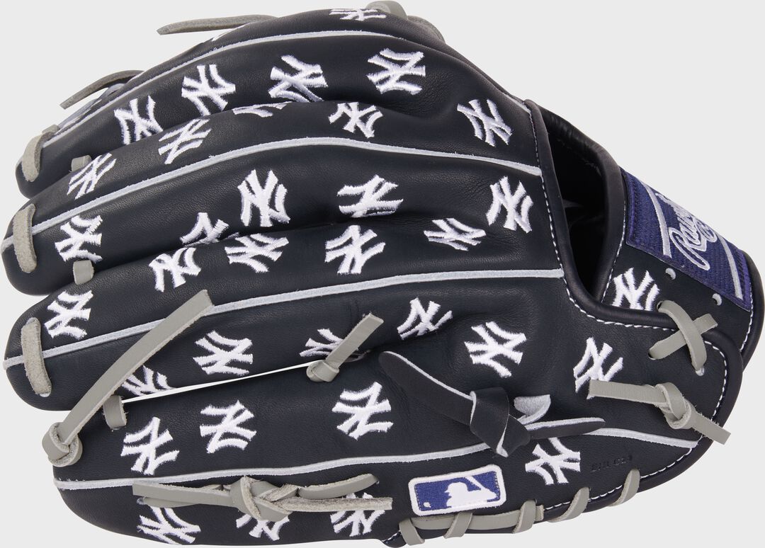 New York Yankees Heart of the Hide 11.75-Inch Infield Glove - Rawlings