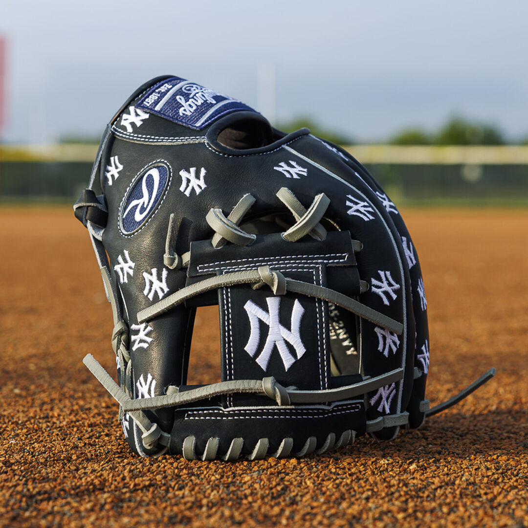 New York Yankees Heart of the Hide 11.75-Inch Infield Glove - Rawlings