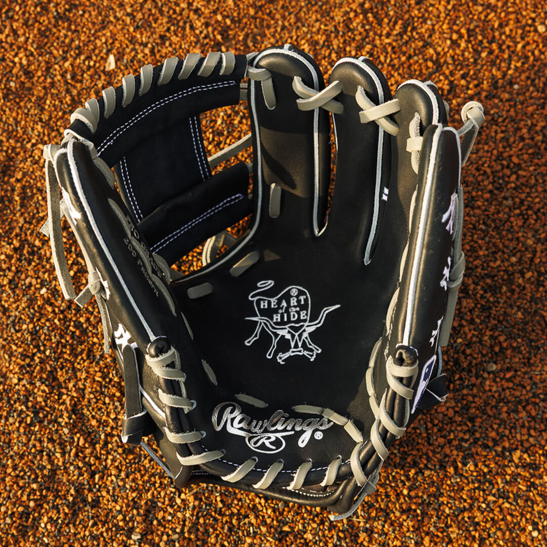 New York Yankees Heart of the Hide 11.75-Inch Infield Glove - Rawlings