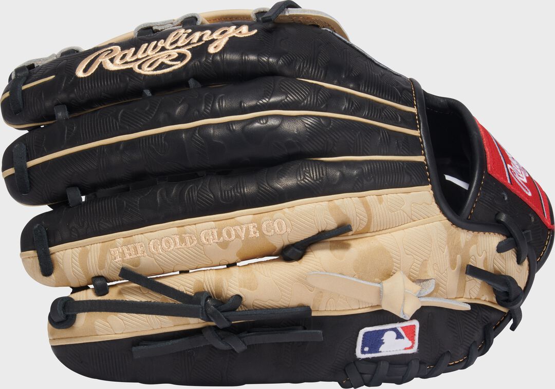 Gameday 57 Series Fernando Tatís Jr. Heart of the Hide Glove Right Hand Throw - Rawlings